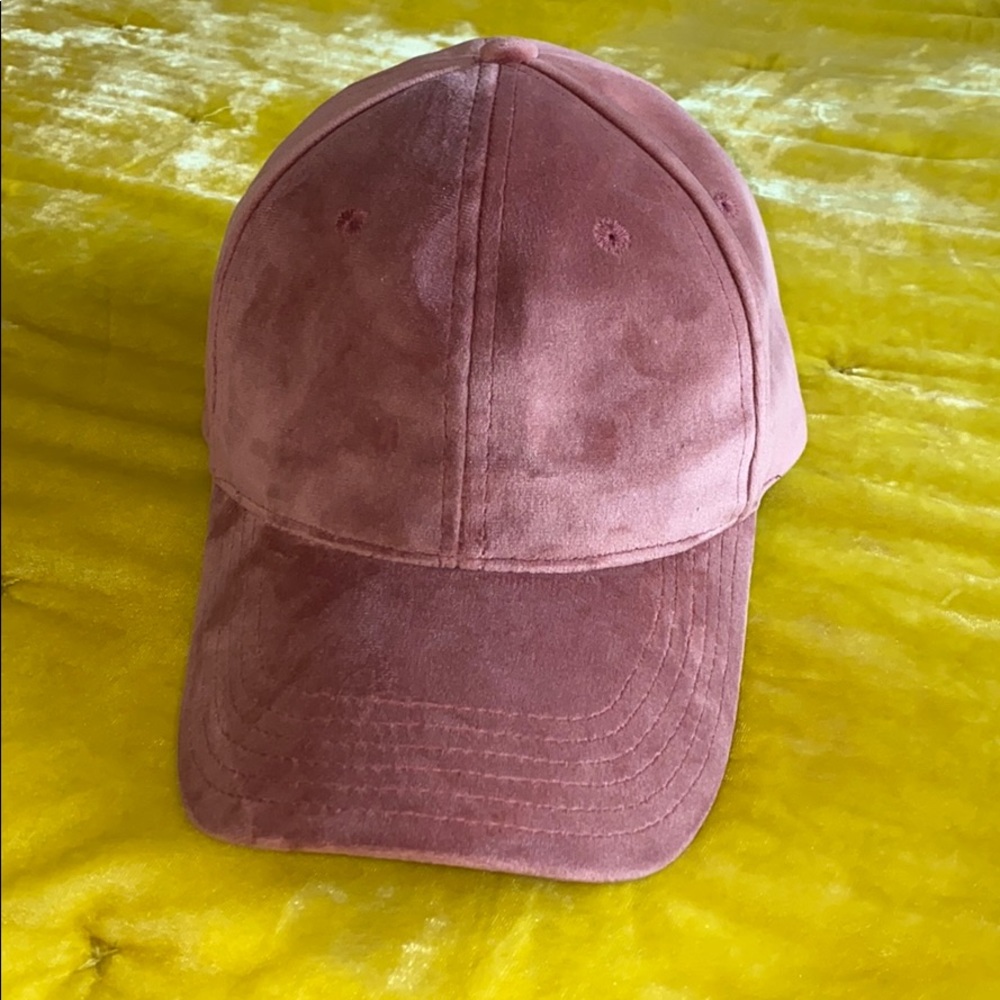 Baseball cap.
